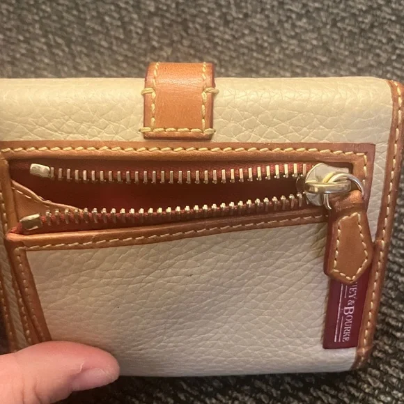 Vintage Dooney & Bourke wallet  All-Weather Leather collection pebbled leather - Picture 9 of 12